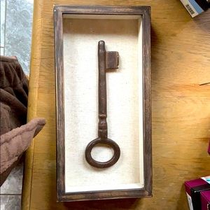 Shadow box key